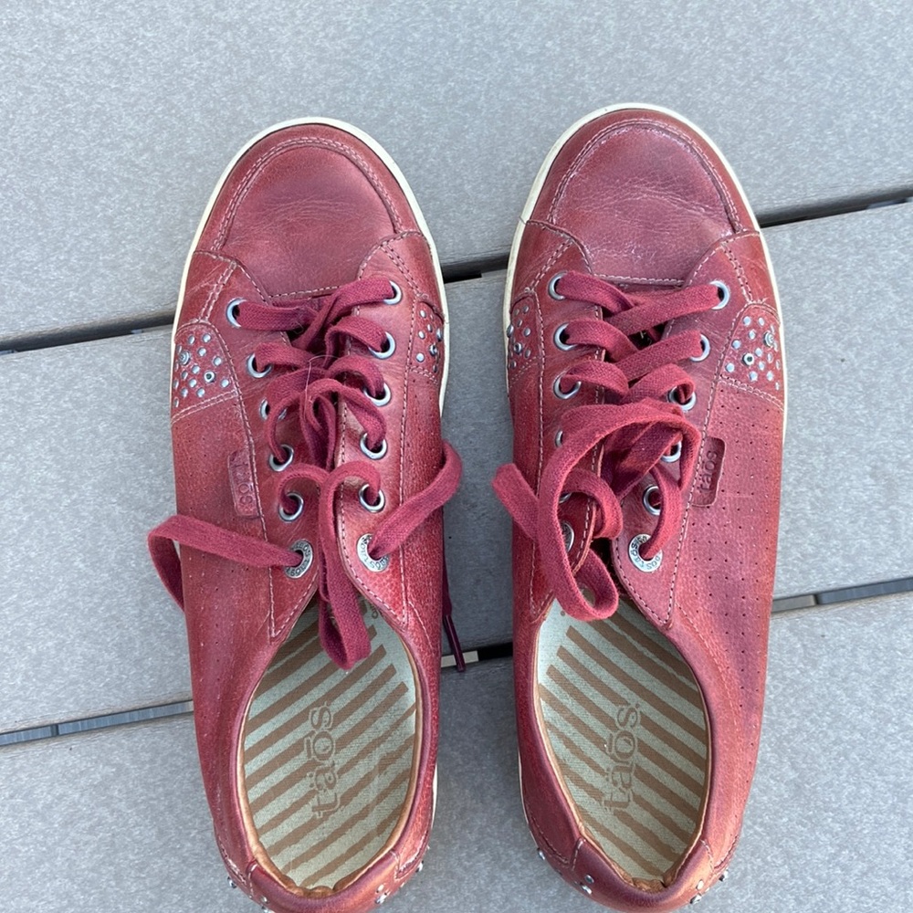 Taos sneakers - red leather. Light weight and comfortable.